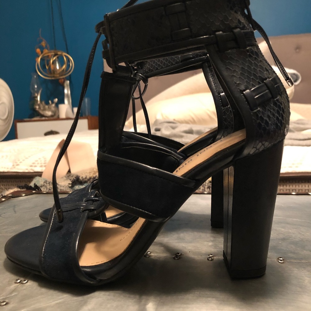 NWOT Gianni Bini navy heels suede and leather